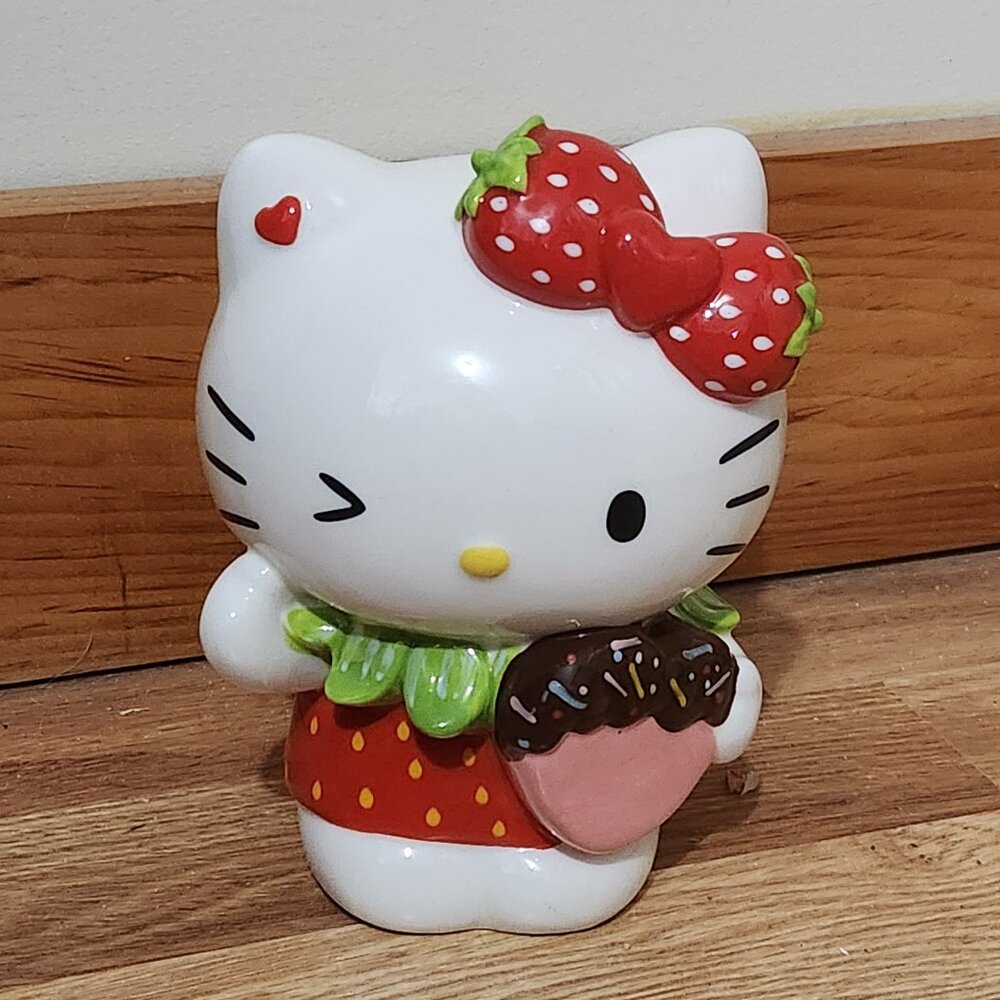 HELLO KITTY Strawberry Ceramic NEW